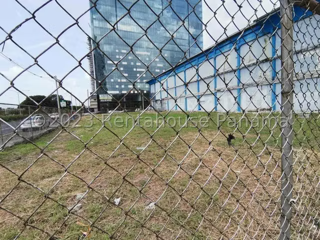 SE VENDE TERRENO EN AV BALBOA 24CDY3980