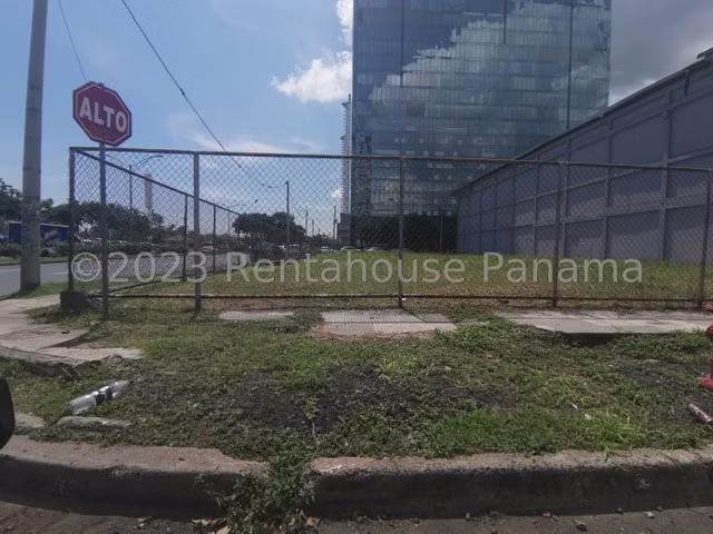 SE VENDE TERRENO EN AV BALBOA 24CDY3980