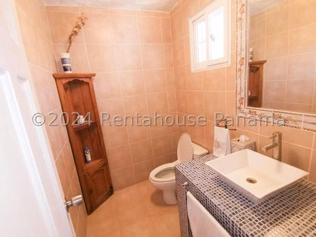 SE VENDE HERMOSA CASA AMOBLADA 25CDY804
