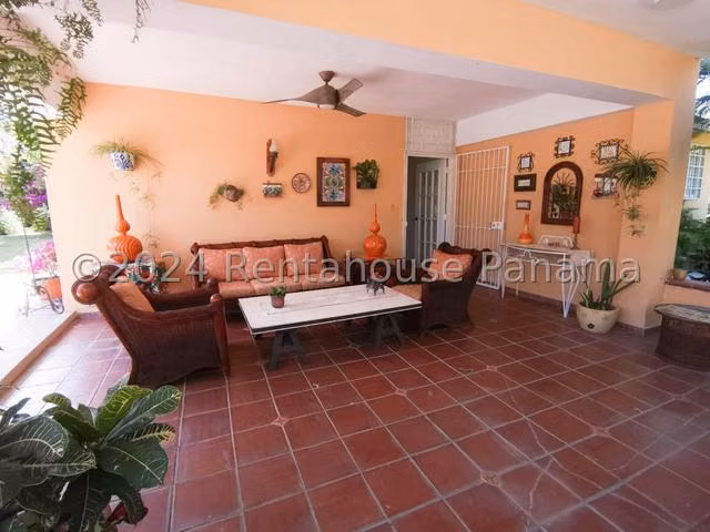 SE VENDE HERMOSA CASA AMOBLADA 25CDY804