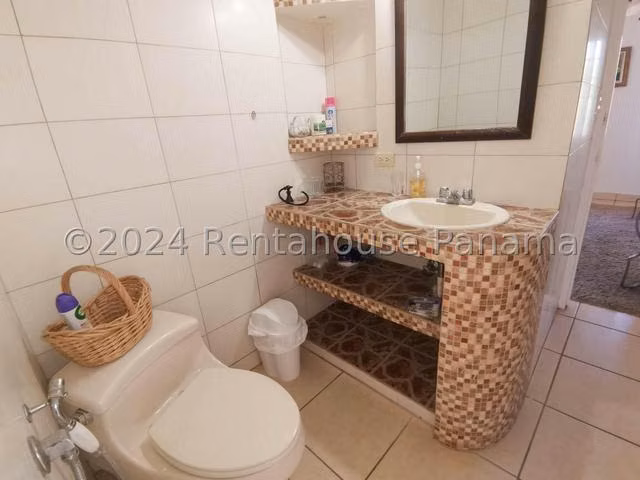 SE VENDE HERMOSA CASA AMOBLADA 25CDY804