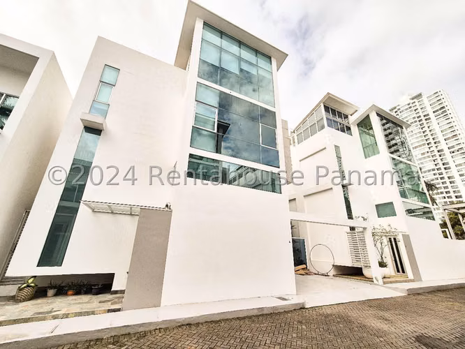 Casa en Venta en Altos de Panamá AFC 26-2135