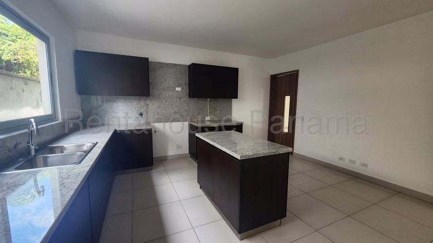 Casa en Venta en Altos de Panamá AFC 26-4904