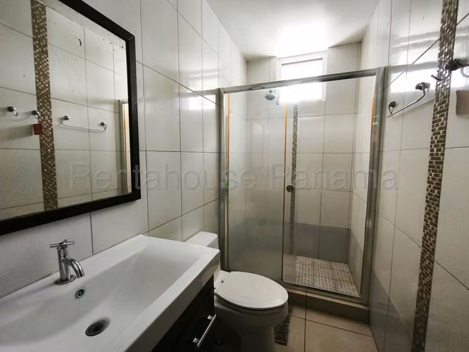 Venta de Apartamento con Línea blanca en Condado del Rey Ph PH Kings Park EC