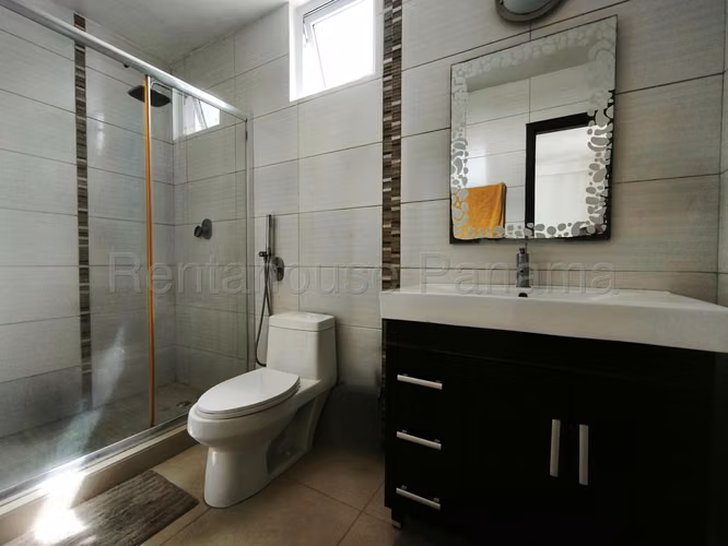 Venta de Apartamento con Línea blanca en Condado del Rey Ph PH Kings Park EC