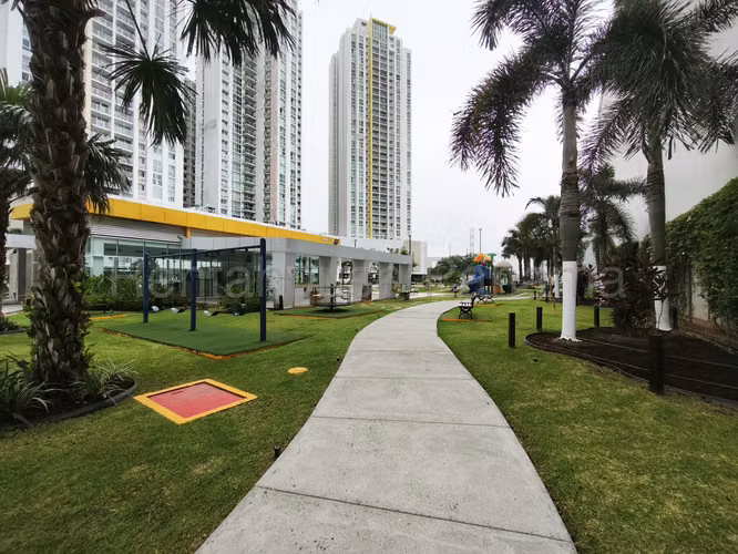 Venta de Apartamento con Línea blanca en Condado del Rey Ph PH Kings Park EC