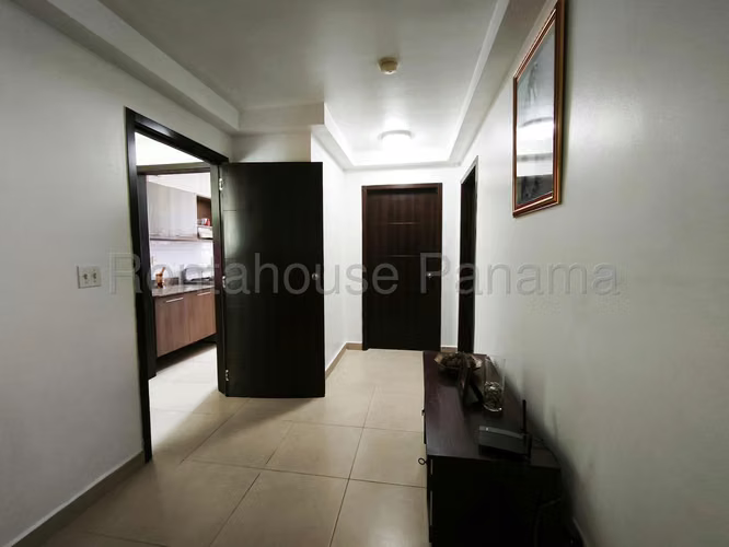 Venta de Apartamento con Línea blanca en Condado del Rey Ph PH Kings Park EC