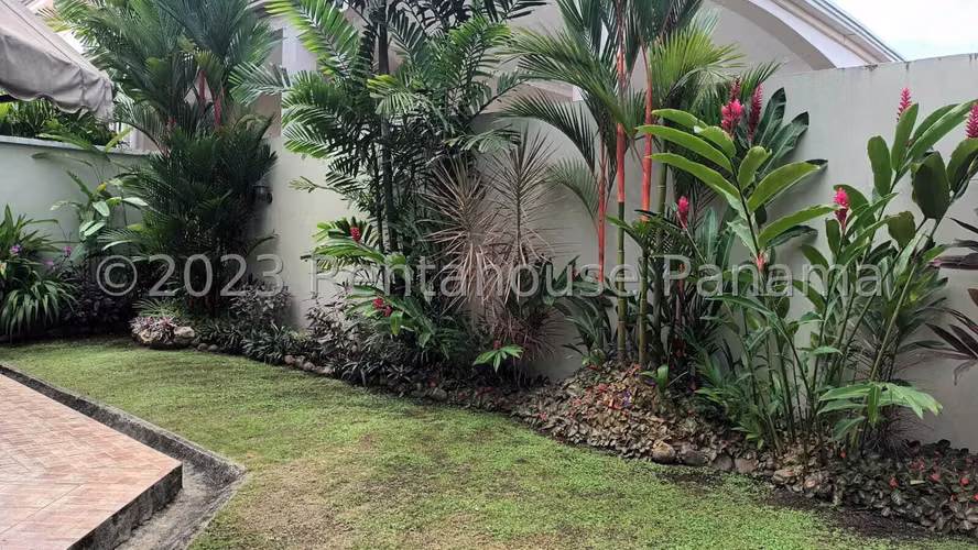 Casa en Venta en Altos de Panamá AFC 24-1637