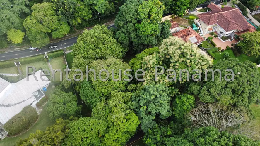 VENTA DE TERRENO EN ALTOS DEL GOLF ESM