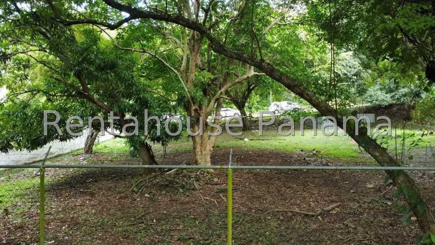 VENTA DE TERRENO EN ALTOS DEL GOLF ESM