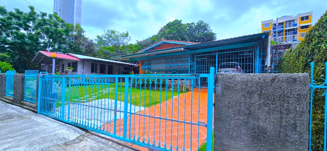 IMPECABLE, REMODELADA EN MIRAFLORES | 640 m² DE TERRENO | ANEXO QUE GENERA INGRESOS | US$325,000 - Imagen 3