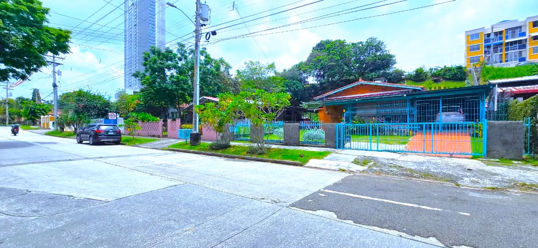 IMPECABLE, REMODELADA EN MIRAFLORES | 640 m² DE TERRENO | ANEXO QUE GENERA INGRESOS | US$325,000 - Imagen 2