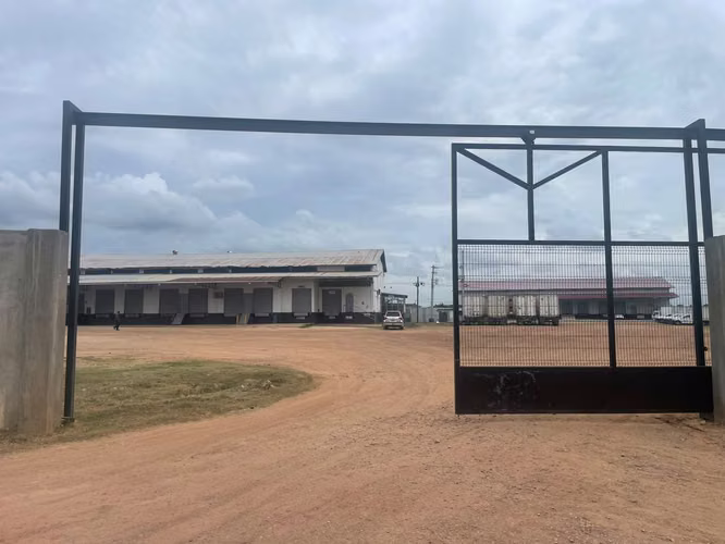 240 m² Industrial Warehouse for Lease – Prime Aguadulce Location