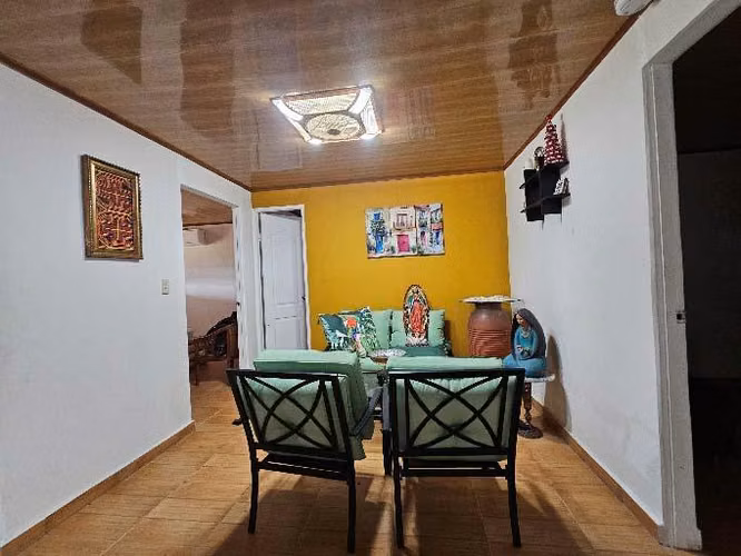 Venta de Casa con lote de 1800 m2 en Antón DPV