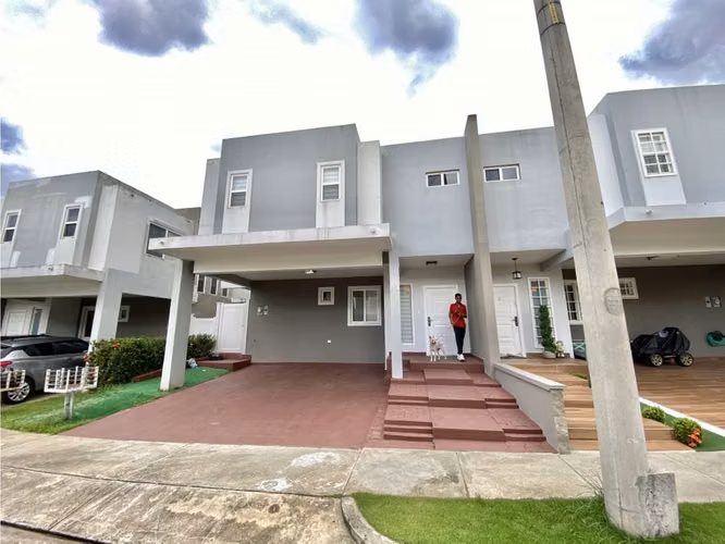 House for sale in Paseo del Norte Brisas del Golf PH Victoria - LH