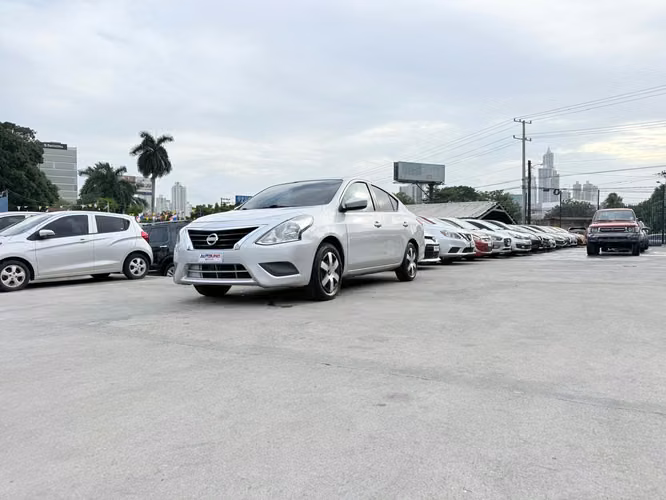 Nissan Versa 2015