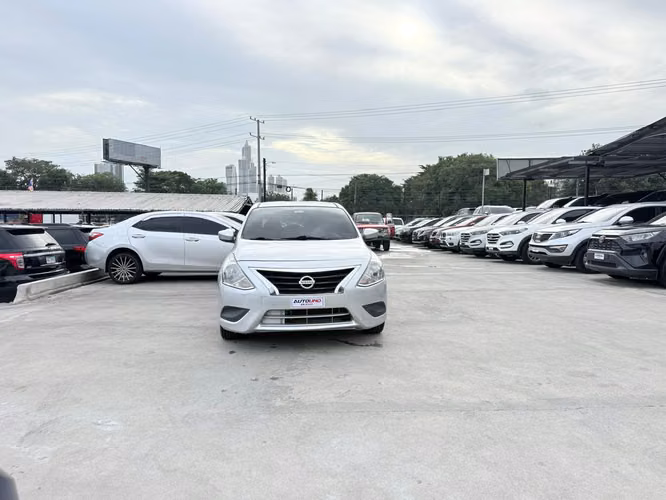 Nissan Versa 2015