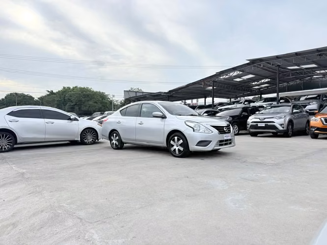 Nissan Versa 2015