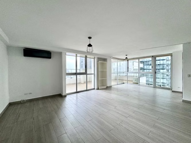 REMATE APARTAMENTO-BELLA VISTA (PARQUE URRACA)