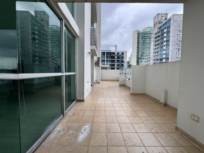 REMATE APARTAMENTO-BELLA VISTA (PARQUE URRACA)
