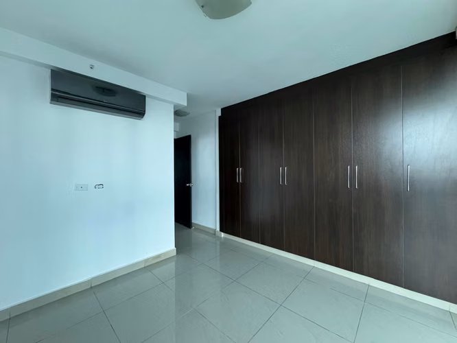 REMATE APARTAMENTO-BELLA VISTA (PARQUE URRACA)