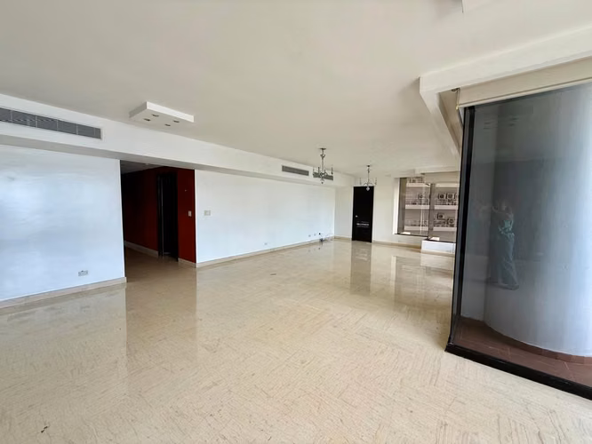 VENTA Apto en PH LOS DELFINES, Avenida Balboa