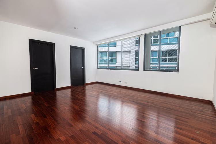 VENTA Apto en PH LOS DELFINES, Avenida Balboa