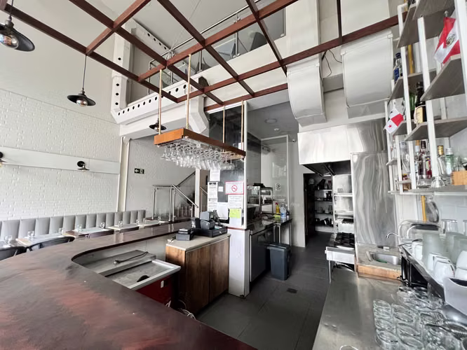 Local Comercial en Alquiler en Obarrio - 131m² Listo para Restaurante o Café - AF - Imagen 4