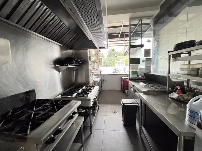 Local Comercial en Alquiler en Obarrio - 131m² Listo para Restaurante o Café - AF - Imagen 5