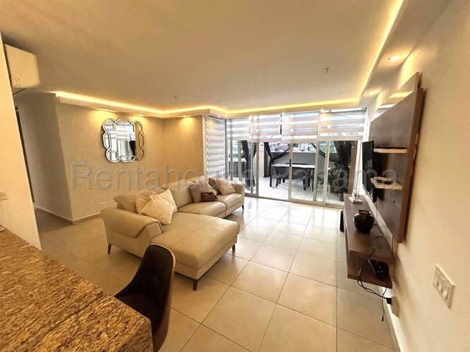 Alquiler de Apartamento amoblado de 221mts EC