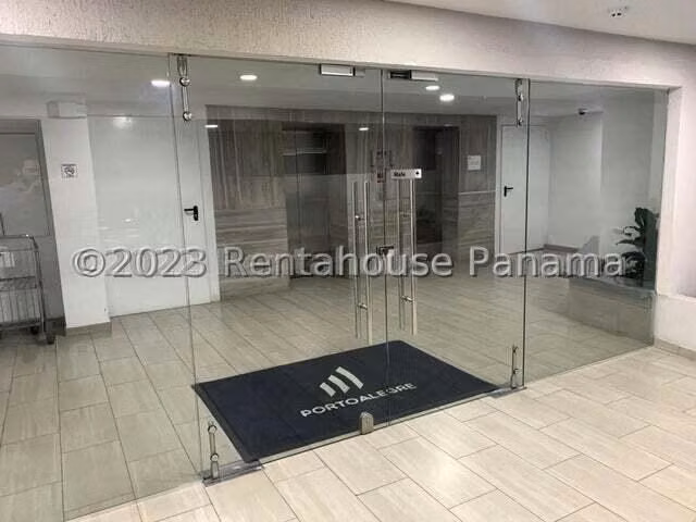 Alquiler de Apartamento amoblado de 221mts EC