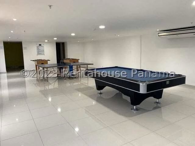 Alquiler de Apartamento amoblado de 221mts EC