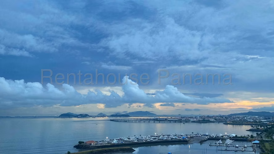Apartamento en Venta en Avenida Balboa. VISTA DEL MAR