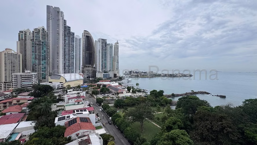 Apartamento en Venta en Punta Paitilla. TORRE DEL PARQUE | 3 Parkings + Depósito
