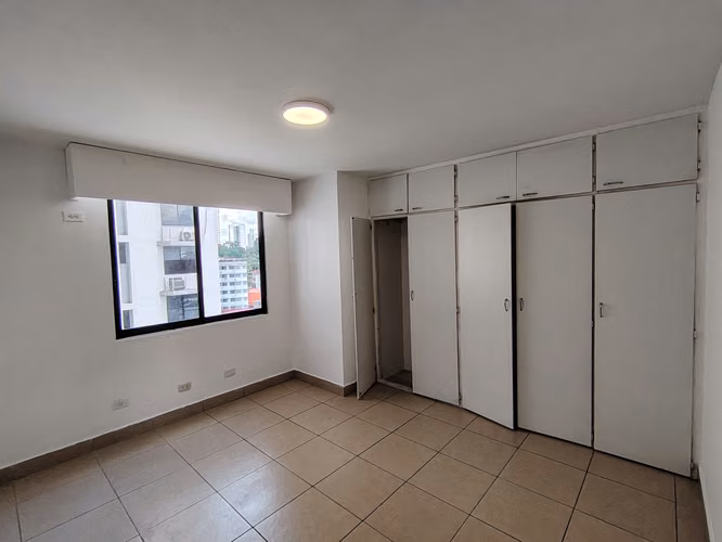 Marbella | 152.5 m² | 3 Recámaras + Den | 2 Parkings | $215,000
