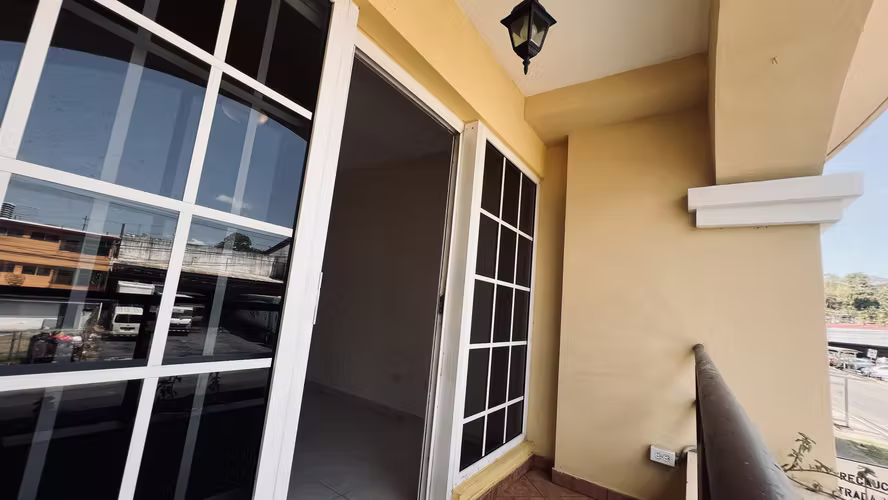 Alquiler de Apartamento de dos recámaras y cuarto de servicio en Bethania
