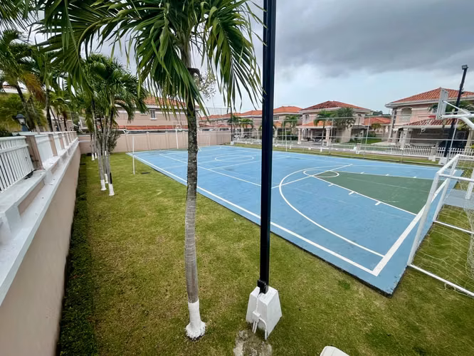 Se Vende Hermosa casa en Altos del Country - Condado del Rey.