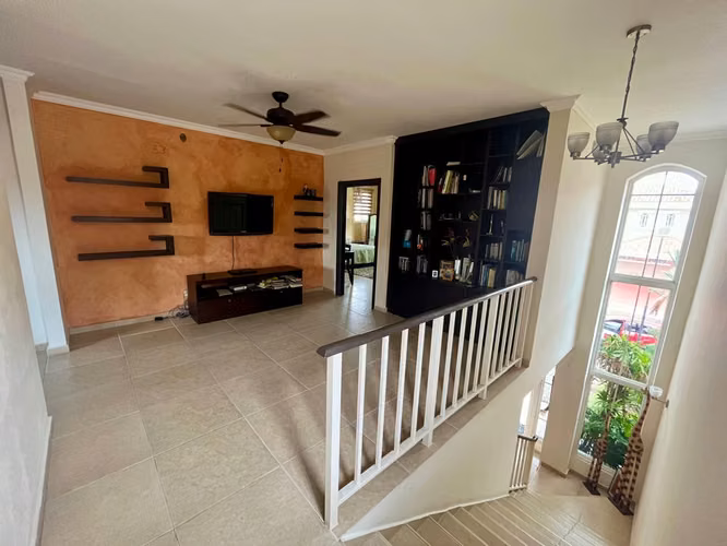 Se Vende Hermosa casa en Altos del Country - Condado del Rey.