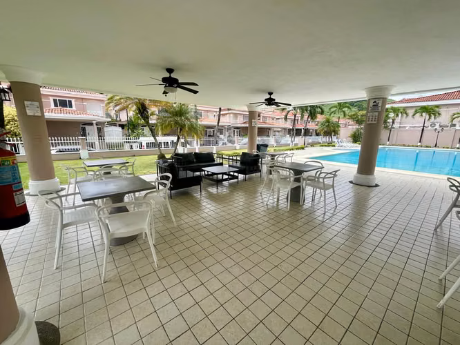 Se Vende Hermosa casa en Altos del Country - Condado del Rey.