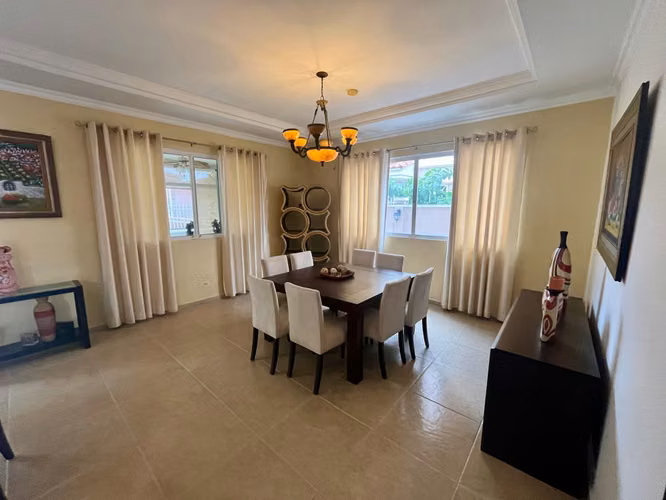 Se Vende Hermosa casa en Altos del Country - Condado del Rey.