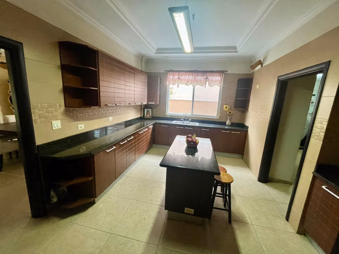 Se Vende Hermosa casa en Altos del Country - Condado del Rey.