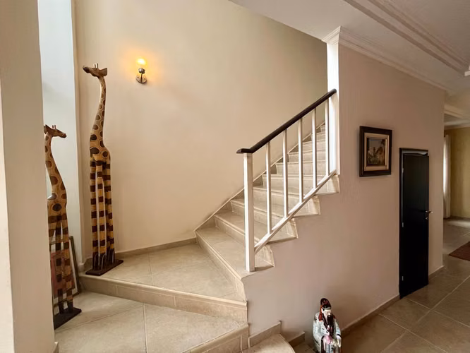 Se Vende Hermosa casa en Altos del Country - Condado del Rey.
