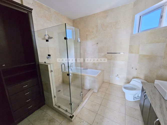 Venta Apartamento The Bridge - Amador. Vista al Canal de Panamá. Haga una oferta