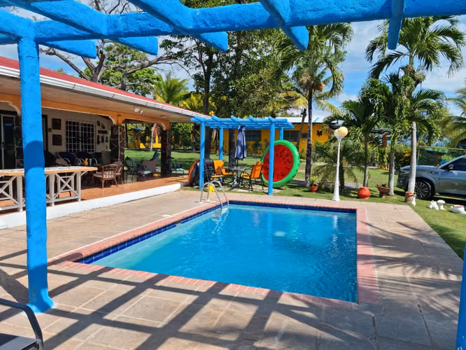 HERMOSA CASA CON PISCINA- PUNTA BARCO - Imagen 3
