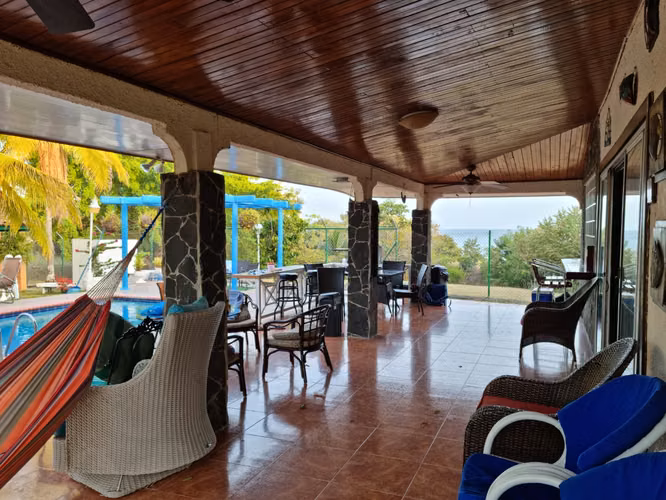 HERMOSA CASA CON PISCINA- PUNTA BARCO - Imagen 6