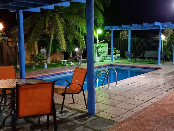 HERMOSA CASA CON PISCINA- PUNTA BARCO - Imagen 11