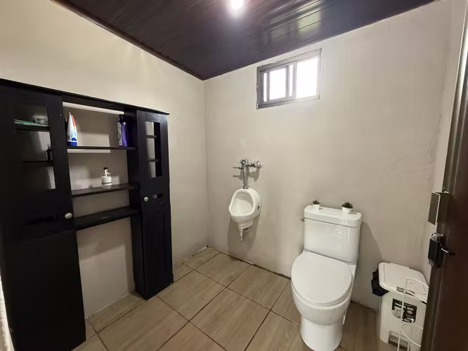 Exclusiva Residencia en Santa Ana | Amplios Espacios y Entorno Natural