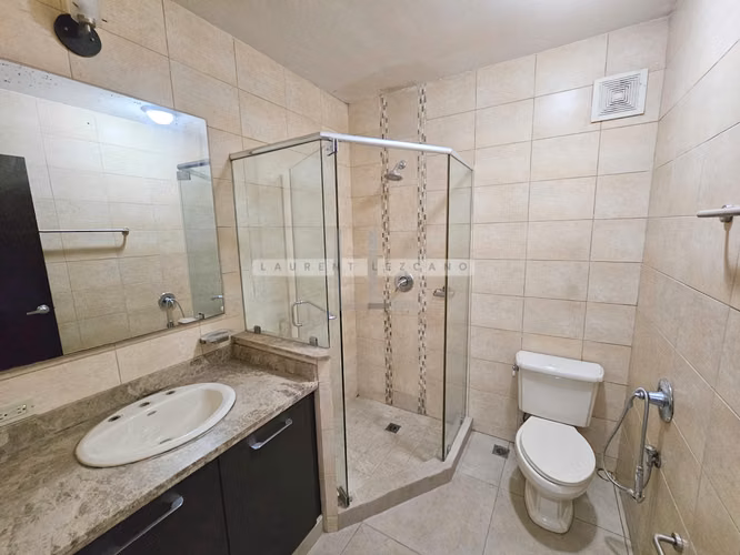 Venta de Apartamento en PH Embassy Village. Haga una oferta
