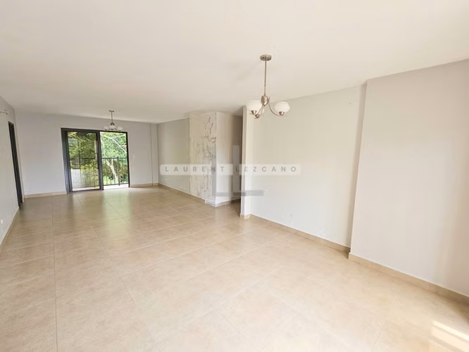 Venta de Apartamento en PH Embassy Village. Haga una oferta