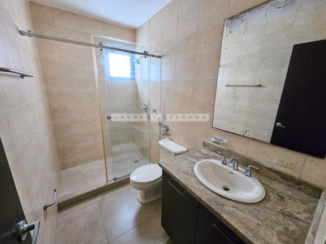 Venta de Apartamento en PH Embassy Village. Haga una oferta